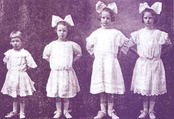 Elmyra Allen August 1910 on right