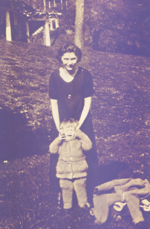 Elmyra Roller with daughter 1935